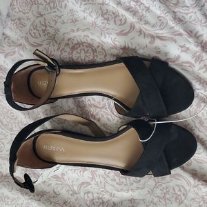 Women's shoes size 10